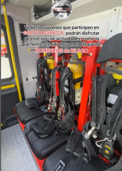 NUESTRAS JOVENES VISITAN EL PARQUE DE BOMBEROS DE BILBAO